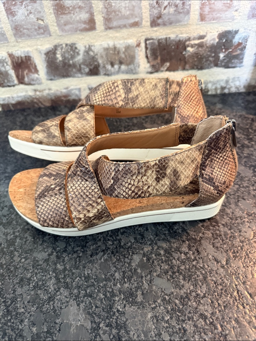 Adrienne Vittadini women’s sz 9 sandals